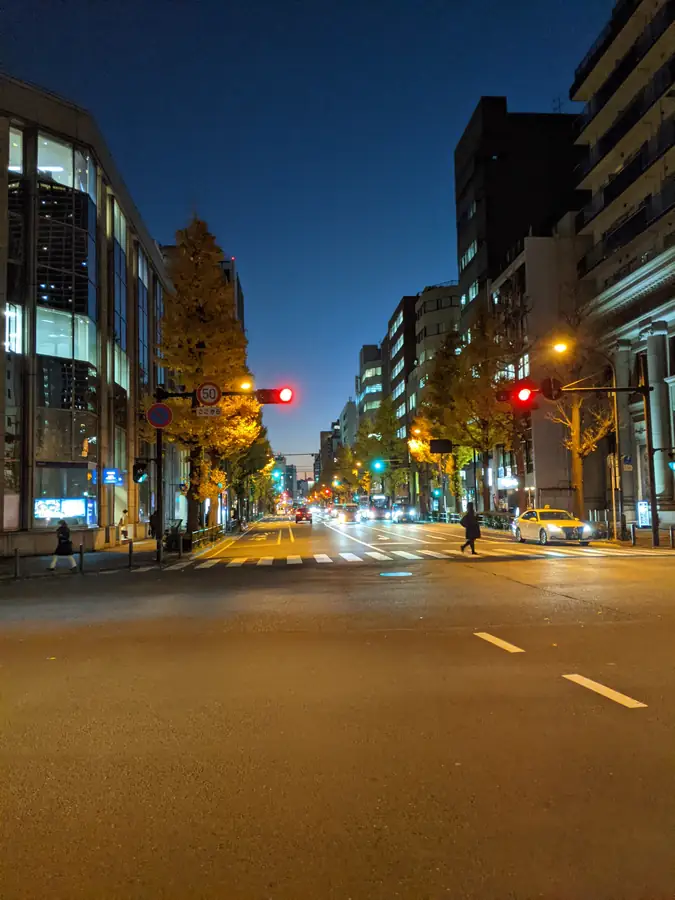 夜の本町交差点