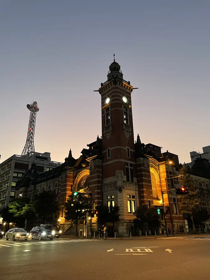 夕暮れの横浜市開港記念会館（ジャックの塔）
